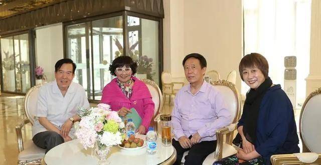 《曲苑杂坛》主持汪文华:把婆婆当亲妈,与丈夫分居17年感情依旧_节目