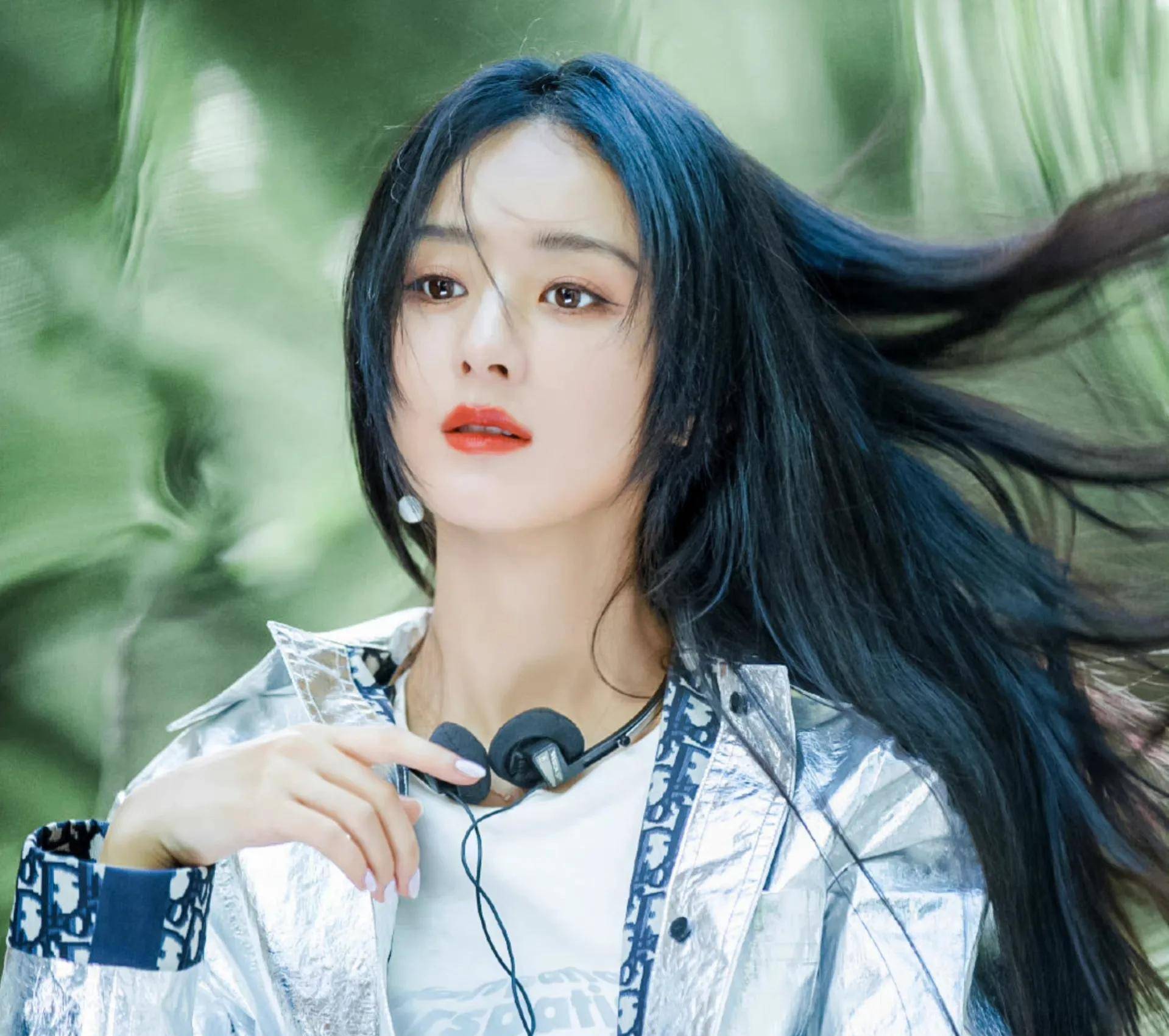 女明星电竞少女图合集:赵丽颖,杨幂,迪丽热巴,angelababy_玩游戏_样子