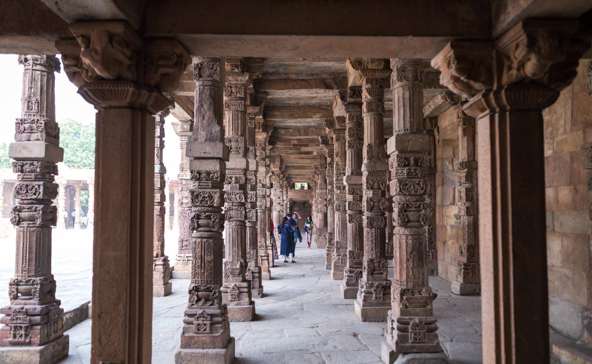 印度藏着一座通天巨塔，世界上最美的石塔之一，屹立800年不倒