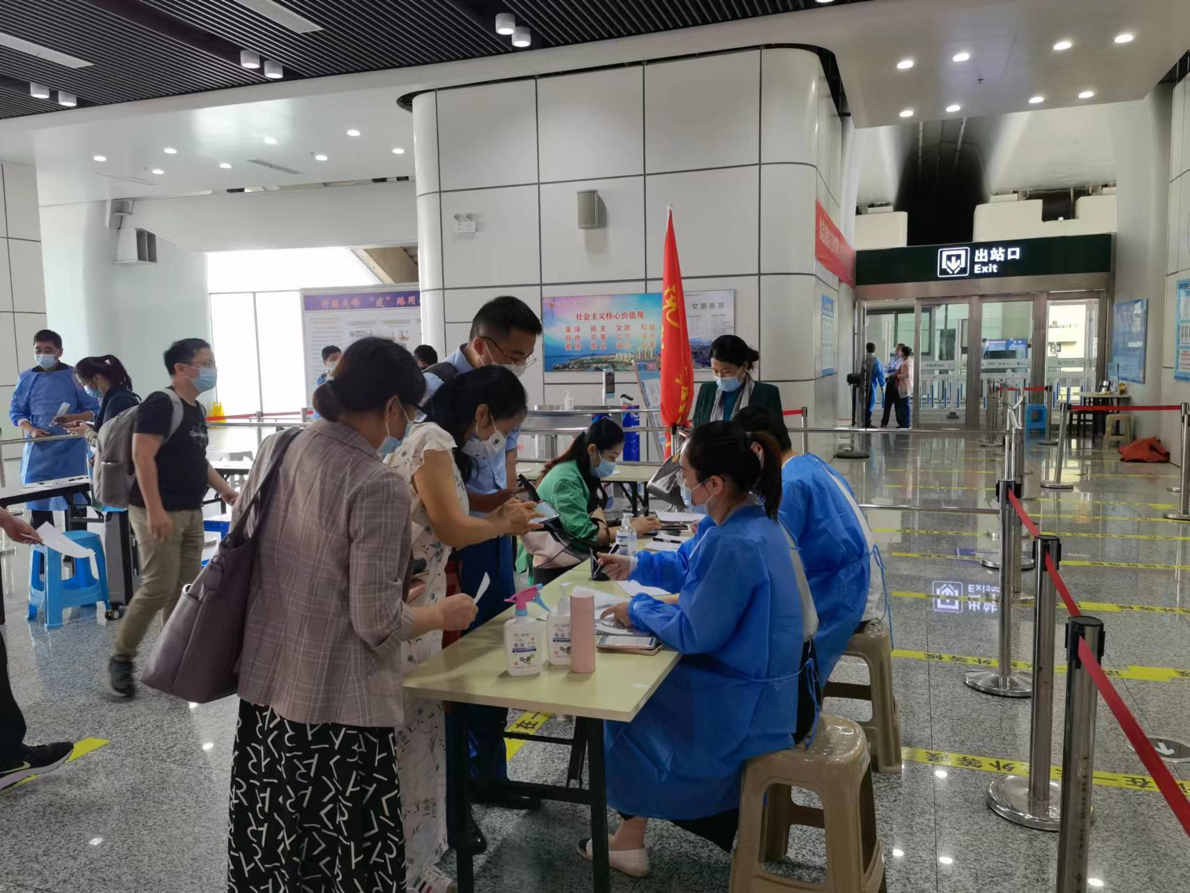 团圆心团圆 ——镇江交通综交中心用坚守让月更"圆"_张艳妮_南站_旅客