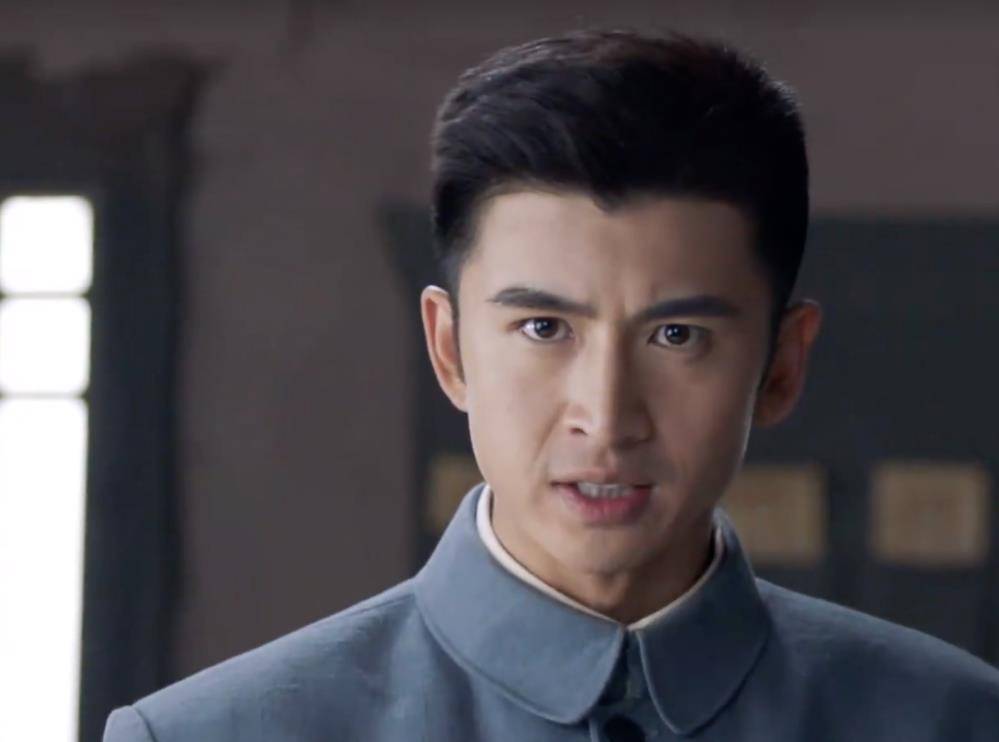 王云山在打了一场胜仗之后救下了国民党的将领,之后两人化干戈为玉帛