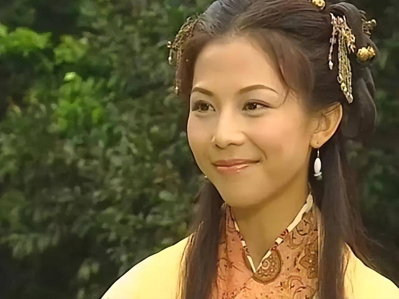2003年,与于波,陈法蓉,张晋等主演的中国内地古装神话剧《水月洞天》