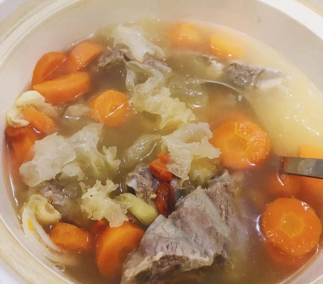 养生女孩注意了,秋季时节,广东靓汤喝起来_银耳_排骨_枸杞