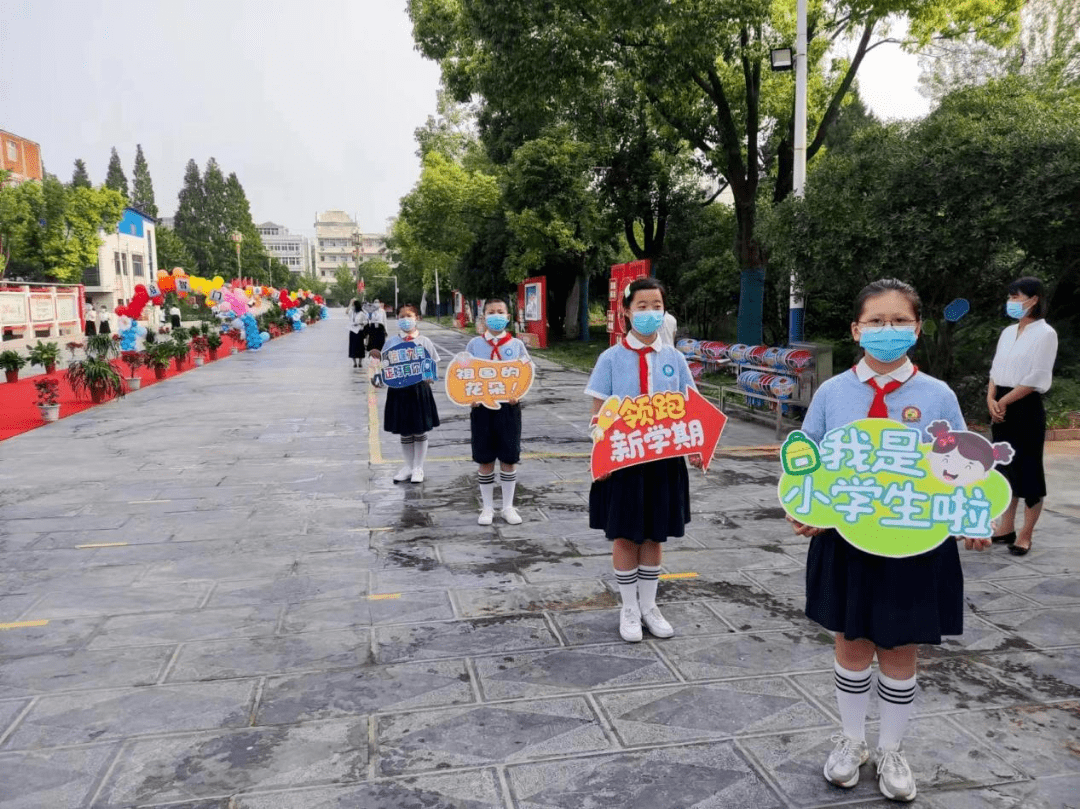 童心飞扬 逐梦启航 ——记灵璧县实验小学教育集团湖光路、云路校区2022年秋季新生入学 校园 班级 年级