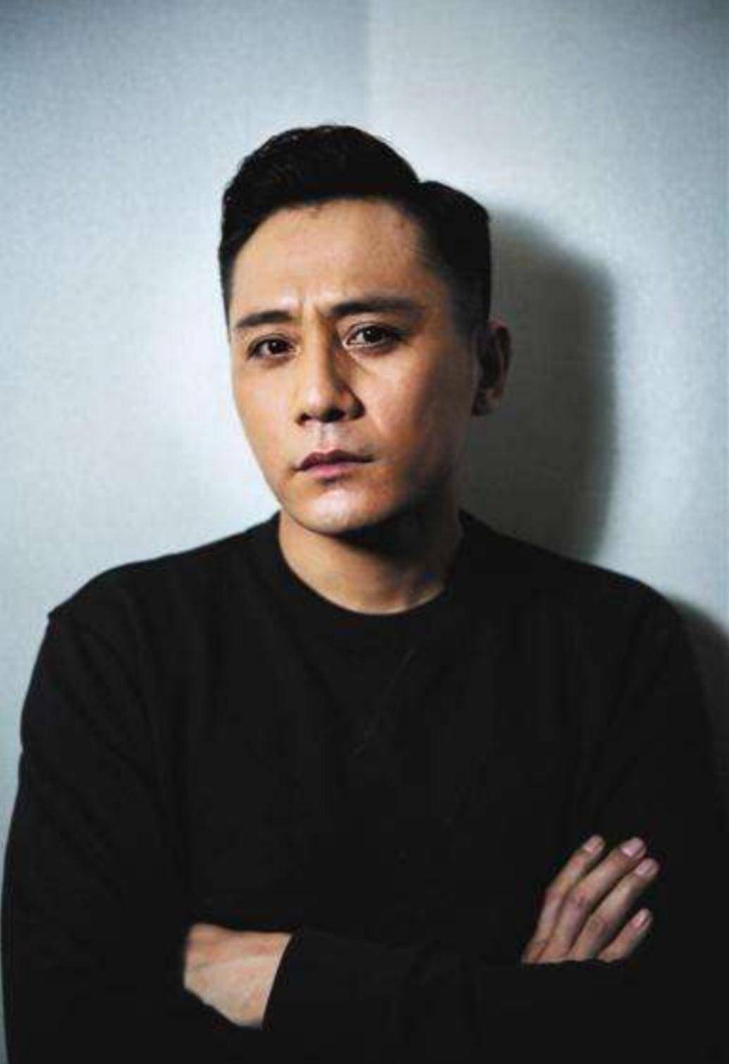 刘烨10岁儿子近照,五官时尚衣着朴素无星味,跟妈妈看老狼话剧_安娜_穿