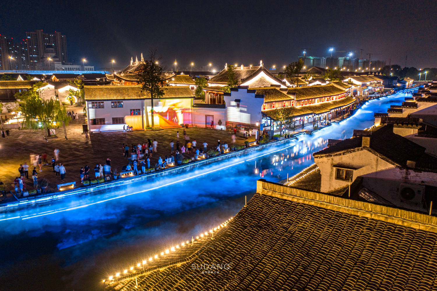 它是浙江著名的水乡集镇之一,距今2000多年历史,夜景似"仙境"_古镇