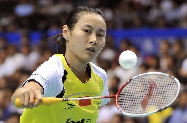 羽毛球名将皮红艳,因个子矮小被国家队开除,无奈加入外籍夺11冠_皮