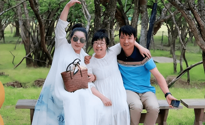 可以说他一点性格都没有,不知道需要他养活的女儿看到他的赚钱方式会