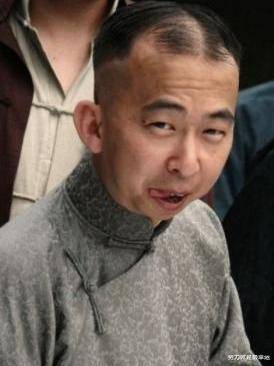 长相奇特被嘲像老鼠,从演员转型成为导演,他成功让多少人脸红?