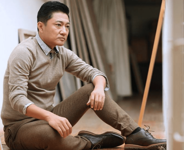 他是唯一拒绝过范冰冰的男人,娶护士为妻,又为女儿化身柔情老爸_韩青