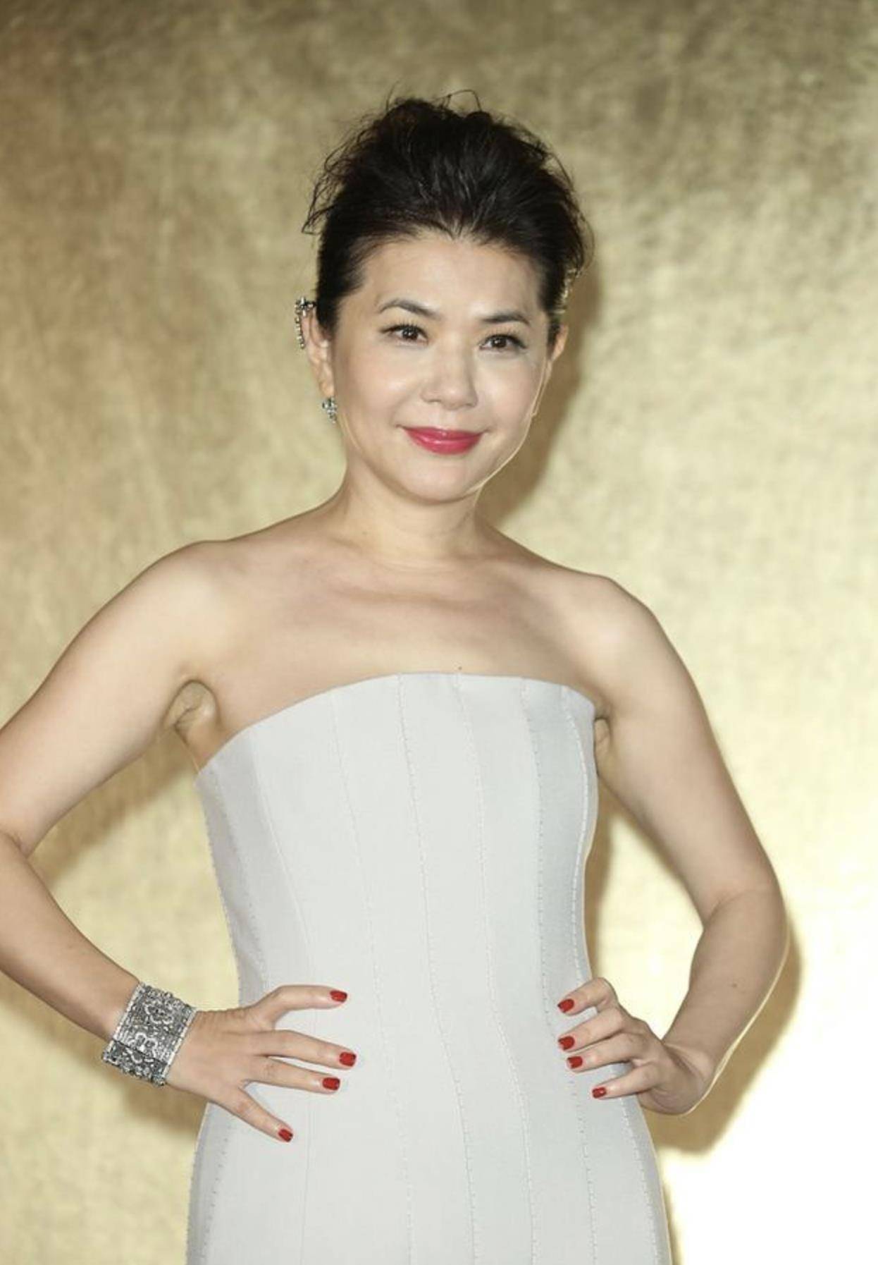 53岁张清芳与丈夫离婚后获2.