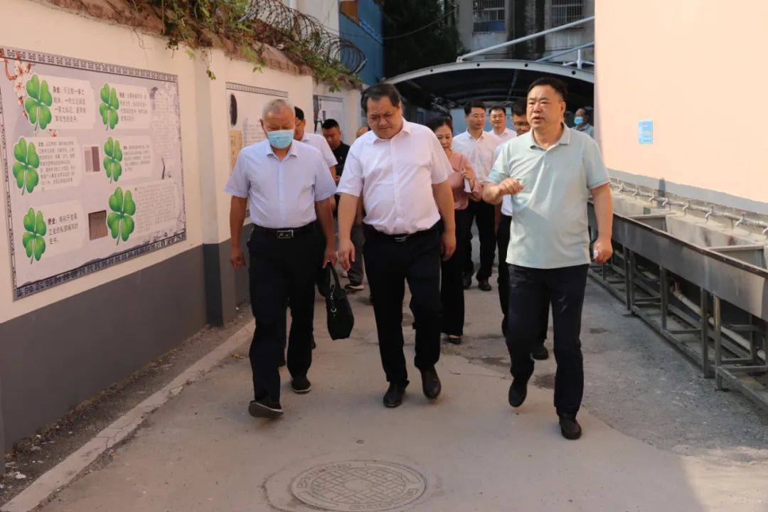 县委书记李云川莅临阜南一小检查指导文明城市创建工作暨扩建工作
