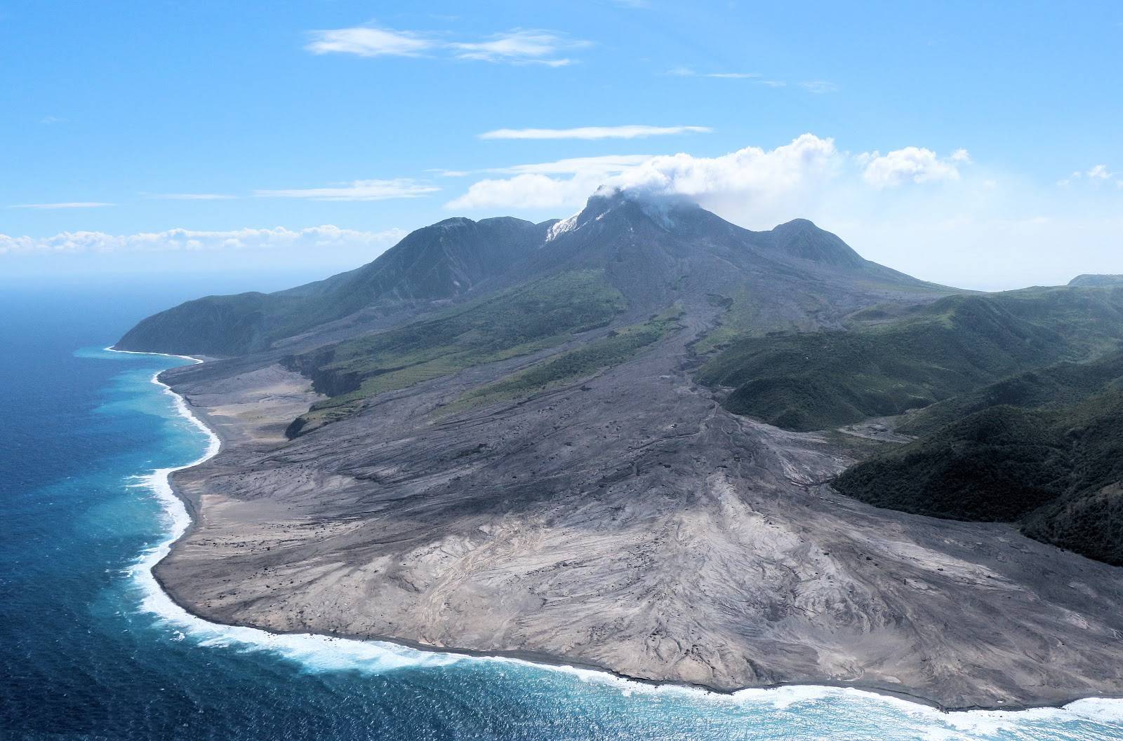 二十年后,苏弗里埃尔火山这个现代版庞贝正在慢慢恢复