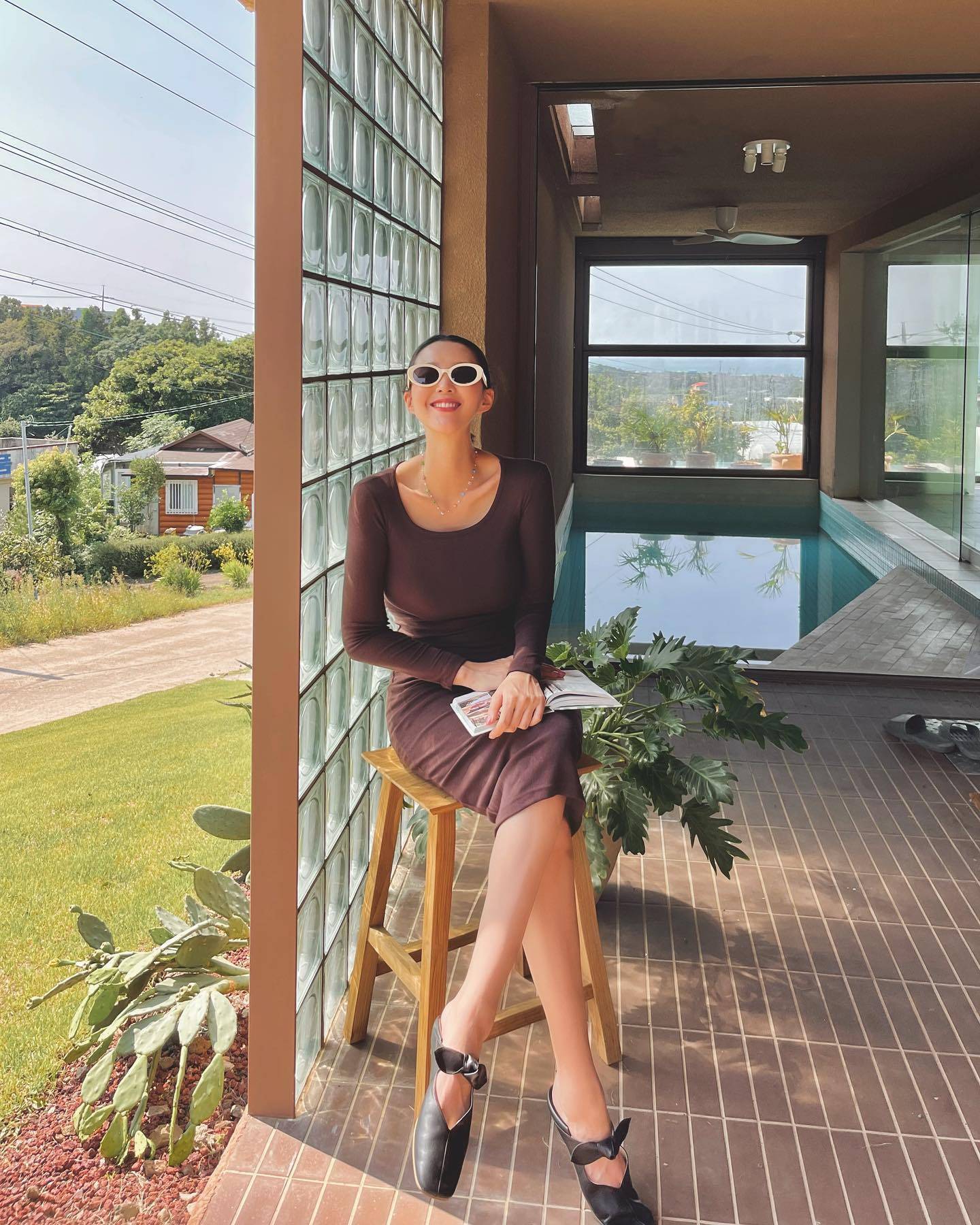 而上月底才公开怀孕的池素妍虽然孕肚已经微微凸起