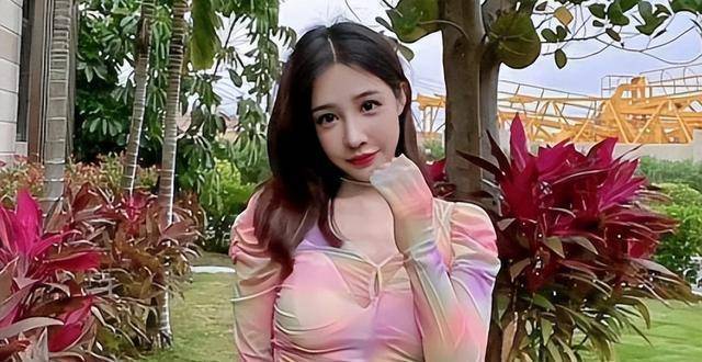 郭子瑜再次发文,晒出自己和李易峰聊天的截图证明自己恋爱了,还骂婉婉