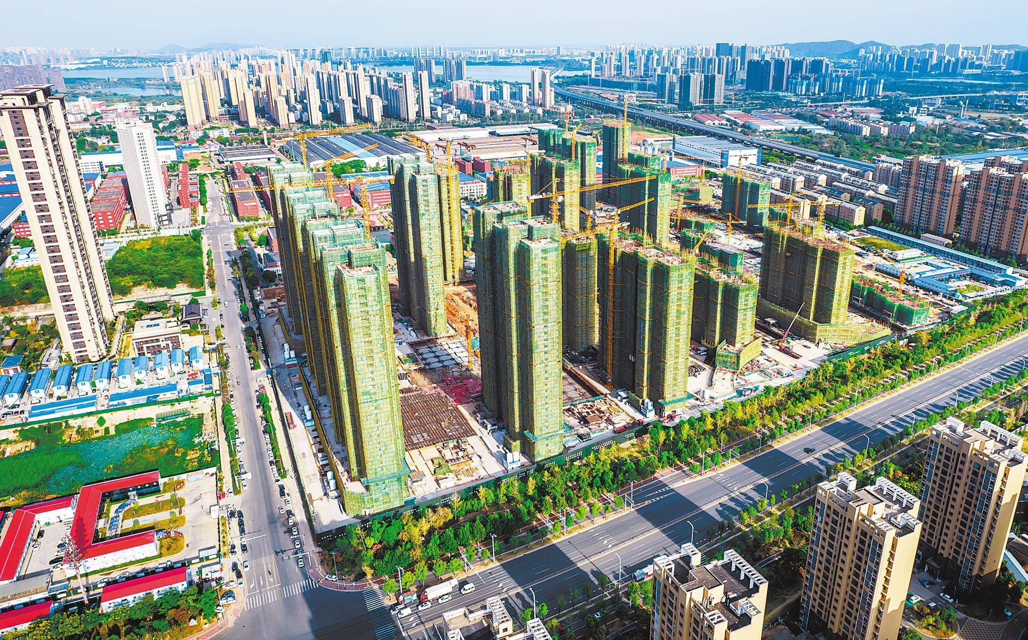 该项目位于江夏经济开发区大桥新区邢远长村,总建筑面积80多万平方米