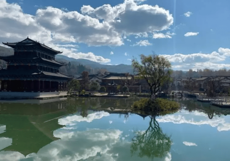 云南的小县城,四季都适合养老,物价便宜可以穷游,却常被忽视_石屏县