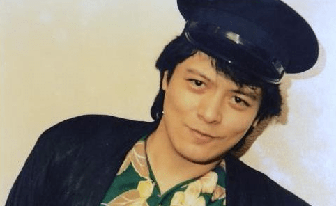 在刘家昌的助力下,刘文正不断地增进自己的唱歌本来,23岁那年,刘文正