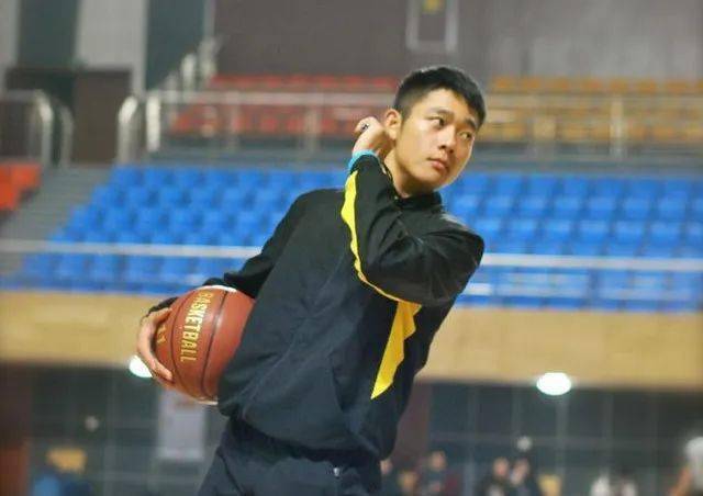 封面人物|刘平:深圳烈火英雄,隐入人群_山火_篮球_体育