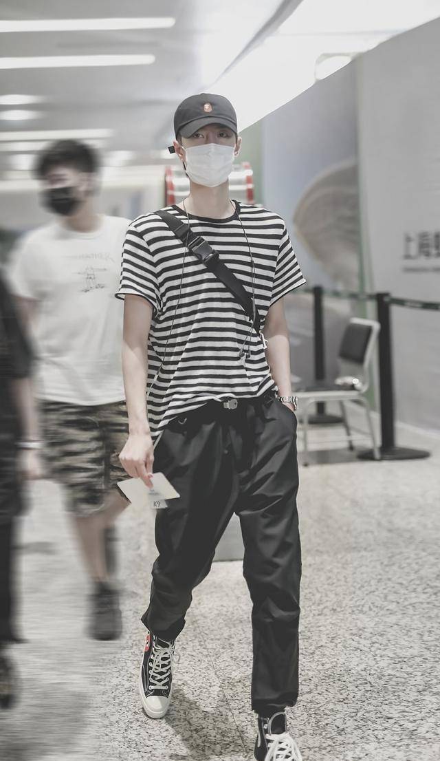 黑色_白色_银灰色