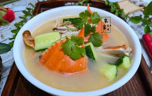 煮螃蟹汤,冬瓜萝卜靠边站,今天才知道加它有多香,清爽解腻好喝_梭子蟹