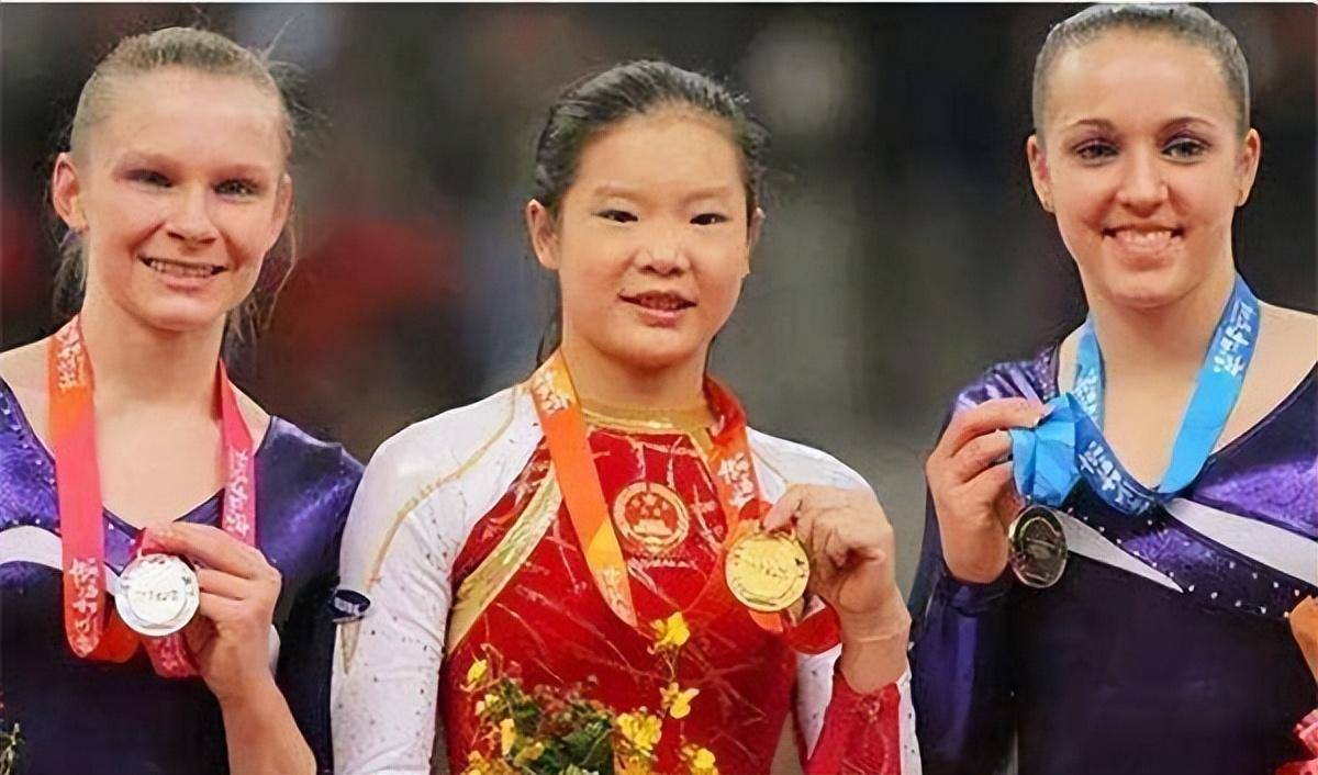 体操女皇程菲25岁退役,因药物调理胖200斤,至今相信爱情会到来!