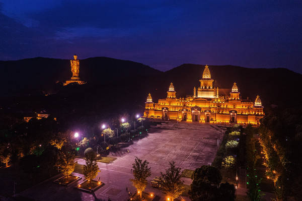 而第二届世界佛教论坛会址灵山梵宫,蕴含深厚佛教文化底蕴,馆藏当代