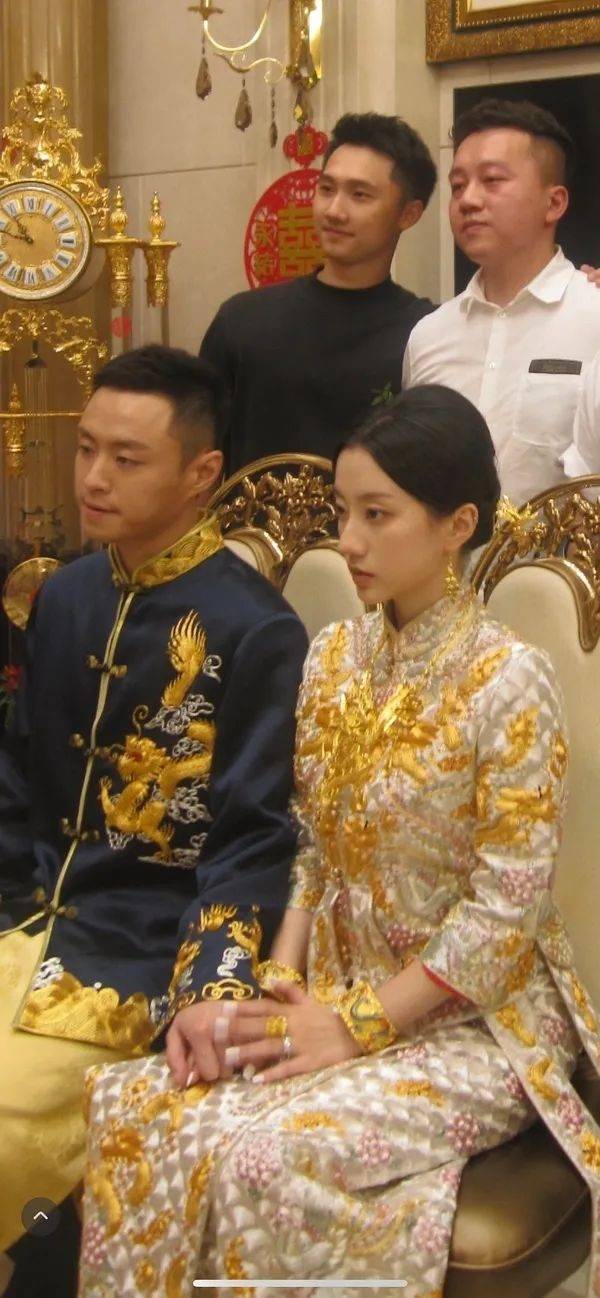 花珊珊前任的现任曝光,脸更惹眼_新娘_网友_摘星