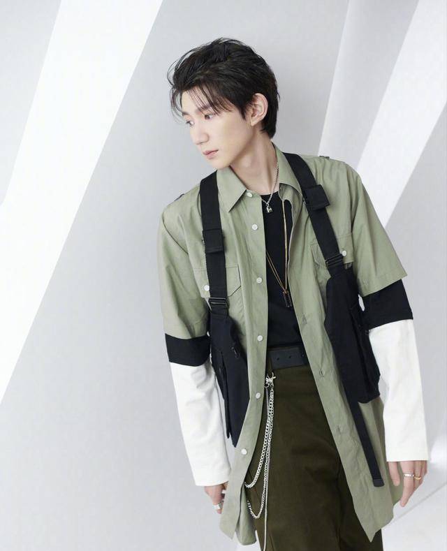 王源穿gucci彩虹衣,真是越来越酷,你们未来的老公就长这个样?