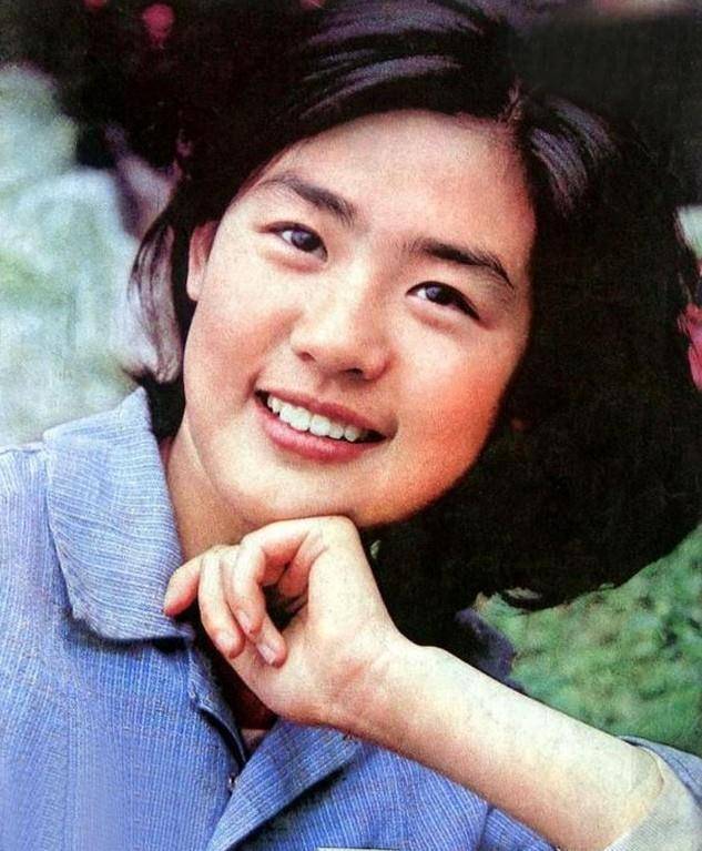 80年代当红女星丛珊,巅峰时遭嫉妒远走国外,她到底经历了什么?