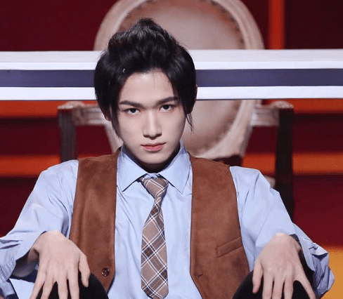 有种"不合群"叫宋亚轩,其他人扮丑特别卖力,唯独他有小心思_时候_王牌