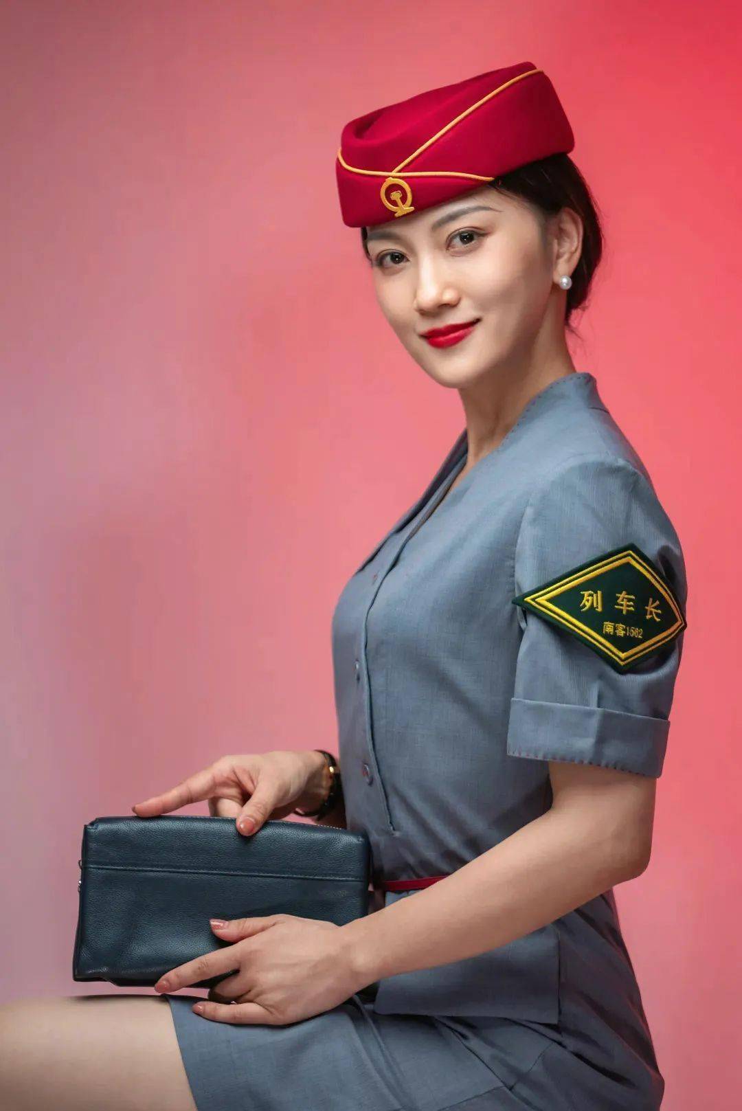 广西动姐制服图鉴,你最喜欢哪套?_壮锦_套装_紫红色