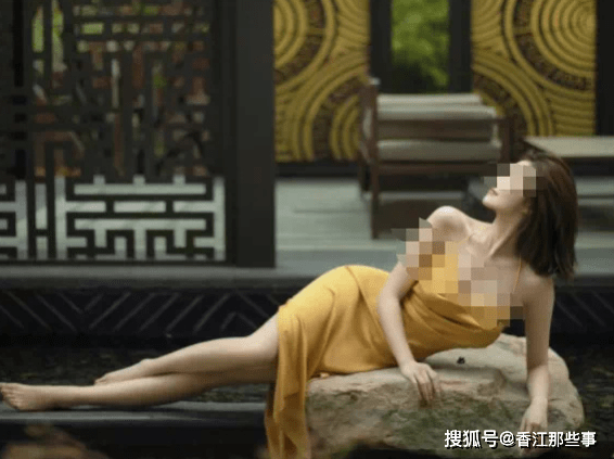 少儿不宜？杭州一小区网红裸背拍照，业主：对他人构成性刺激