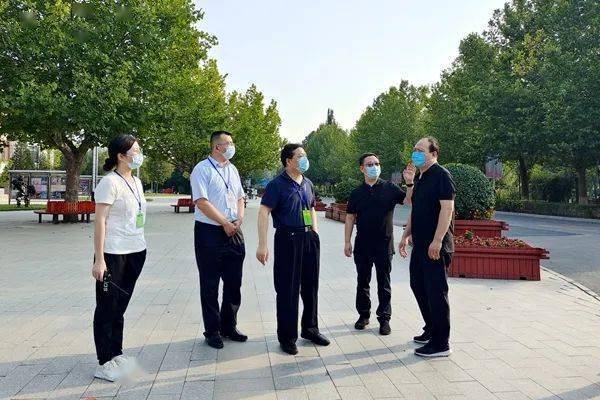 学校领导陪同贾学峰副市长检查指导考试工作三河市政府副市长贾学峰和