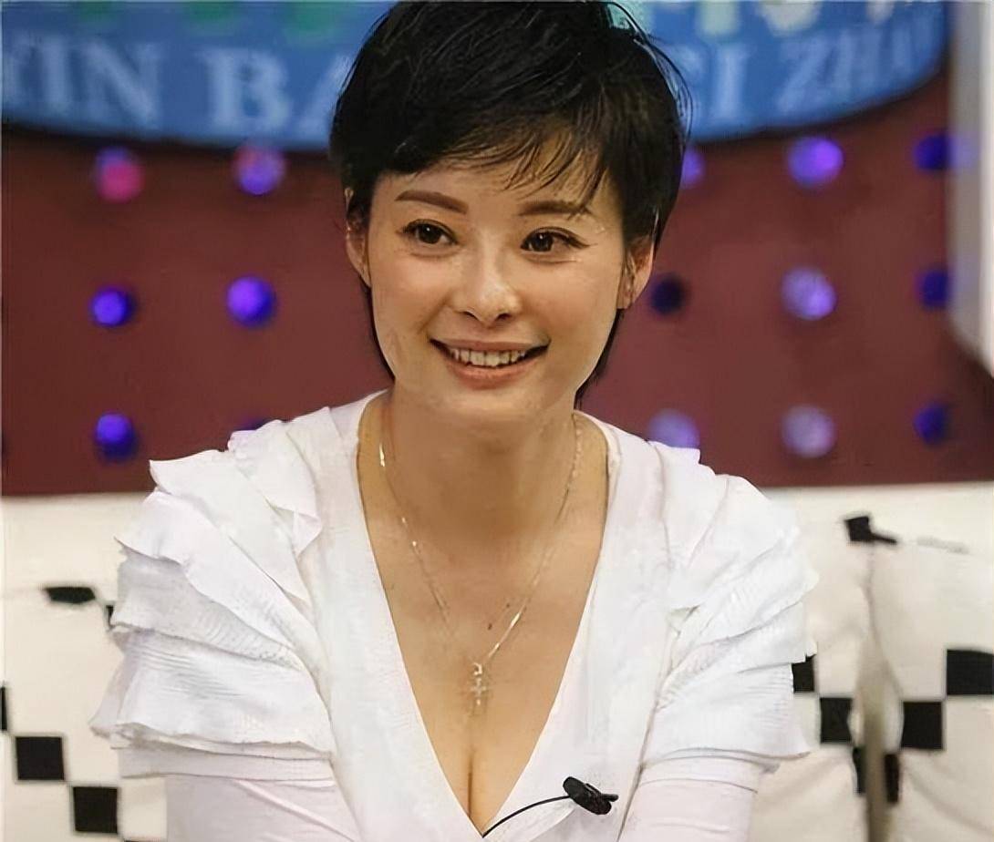 袁立:2次失败的婚姻,3次嫁给小11岁的普通人,目前的婚姻状况如何?