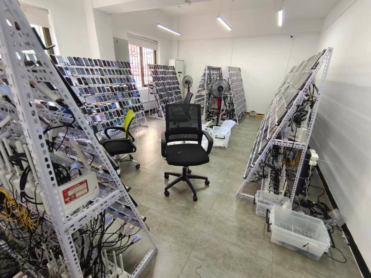 大网红直播时竟承认没它我不行!直播平台后的火爆产业链_机房_操作_机