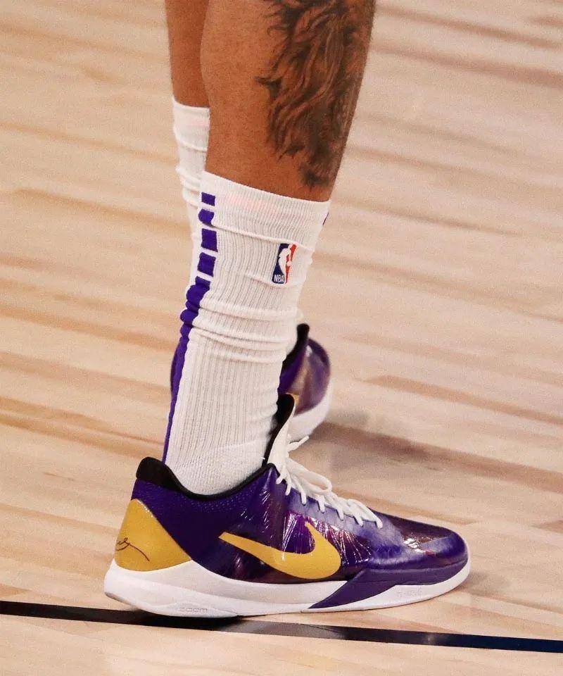 詹姆斯上脚 sacai 联名!nba 复赛球星上脚看花眼_nike_zoom_jordan