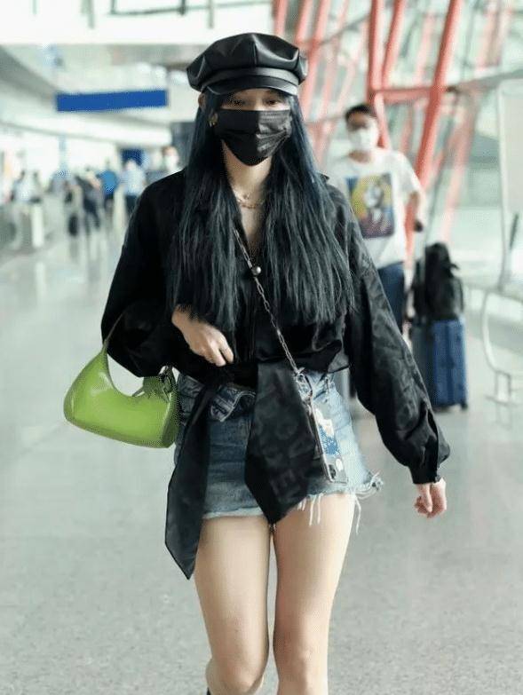 再也不说程潇腿粗了,当她穿上"三分裤",秀出的腿怕是被上帝吻过_时尚