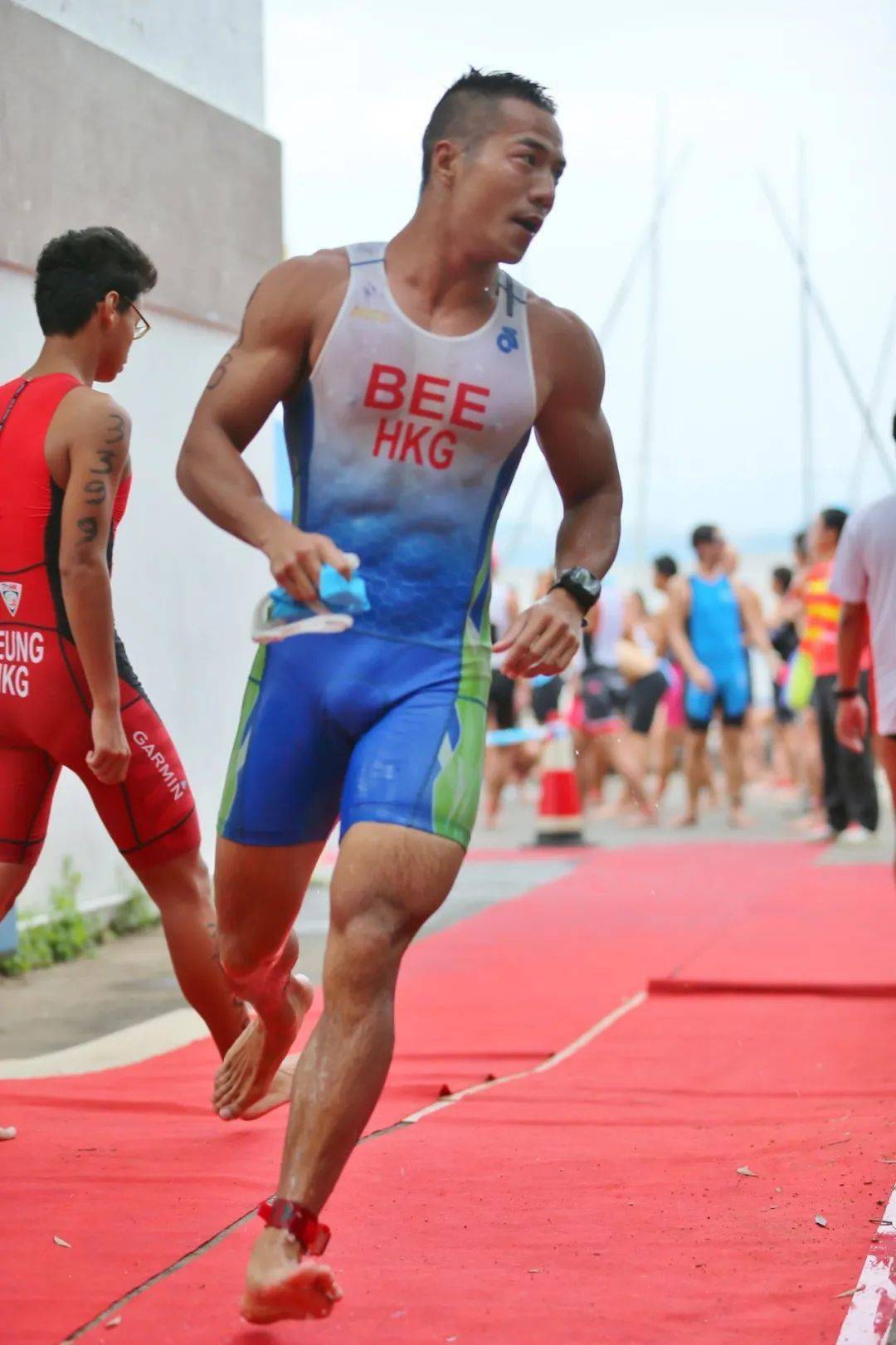 穿铁人三项紧身衣的肌肉男_xnjsxy_ins_哥哥