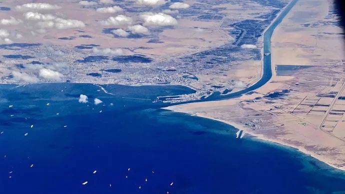 埃及拟提高苏伊士运河船舶过境费