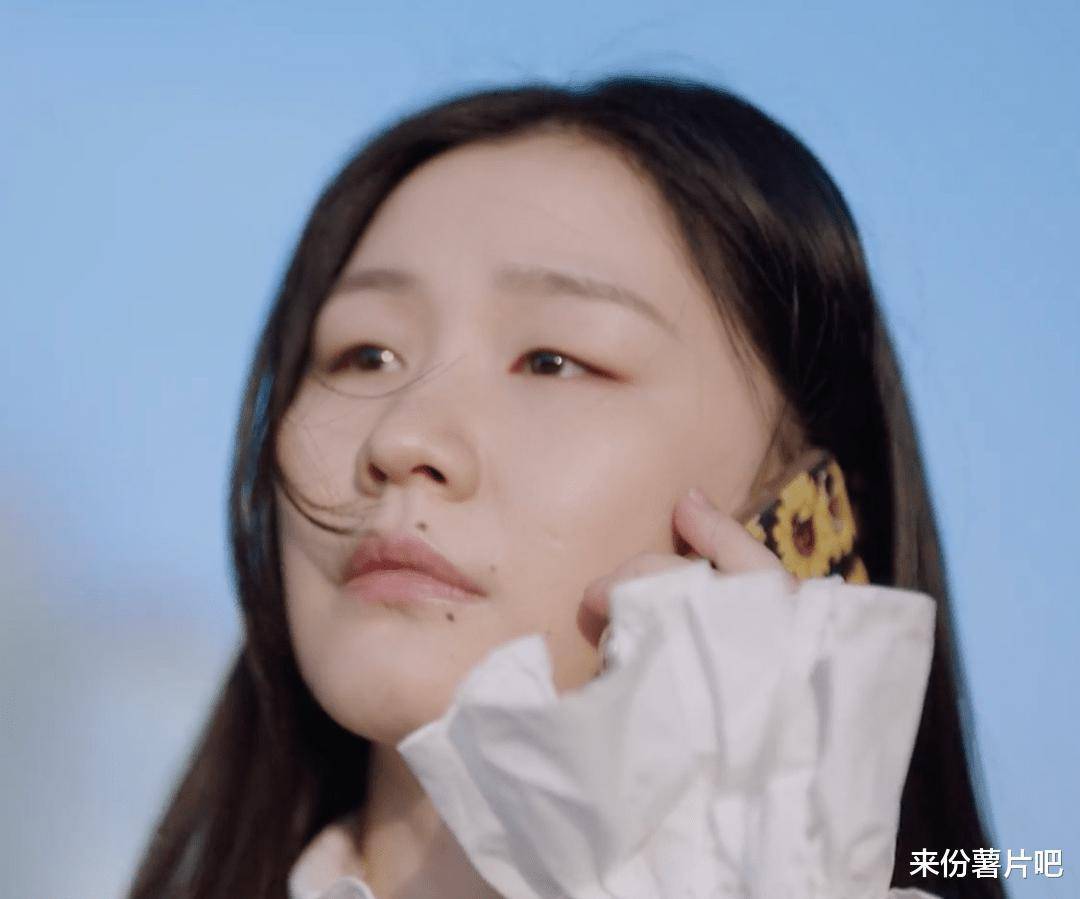 《我在他乡挺好的》第一集结尾,重要的女主角之一,金靖饰演的胡晶晶