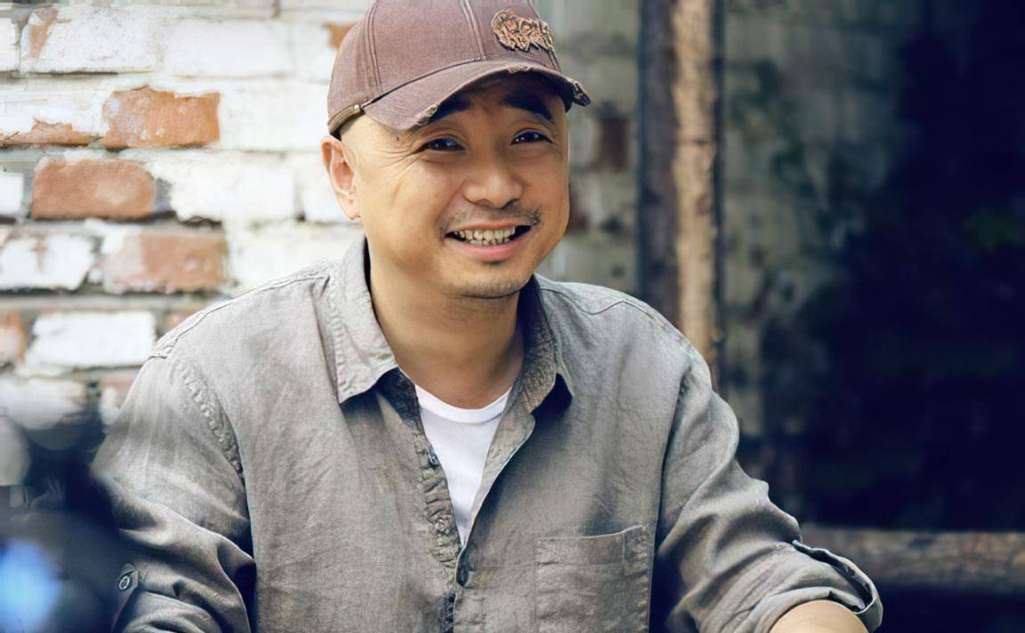 男星身材发福,"8个月"的大肚腩,重温"春光灿烂猪八戒"