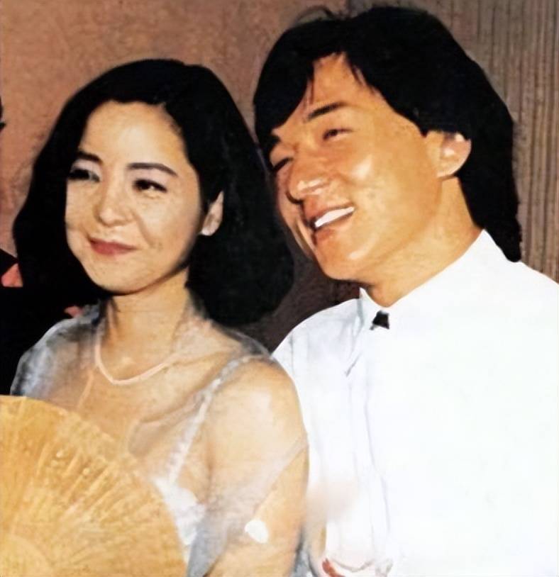 曝成龙与邓丽君私生子相认,父子俩抱头痛哭,房祖轩身份被打假_刘嘉玲