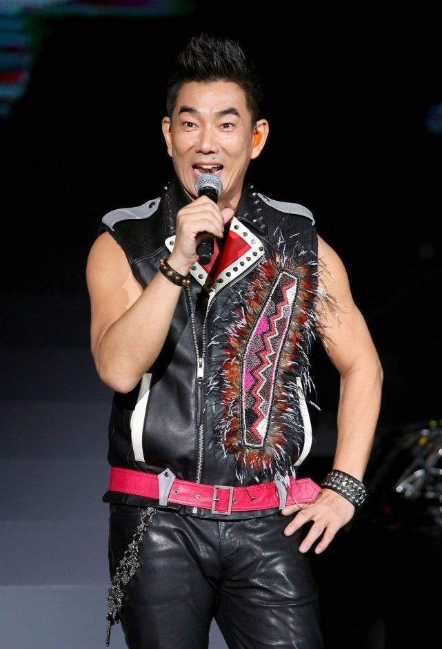 53岁谐星九孔宣布娶小15岁女友,情路坎坷曾以任贤齐名义约会女粉丝