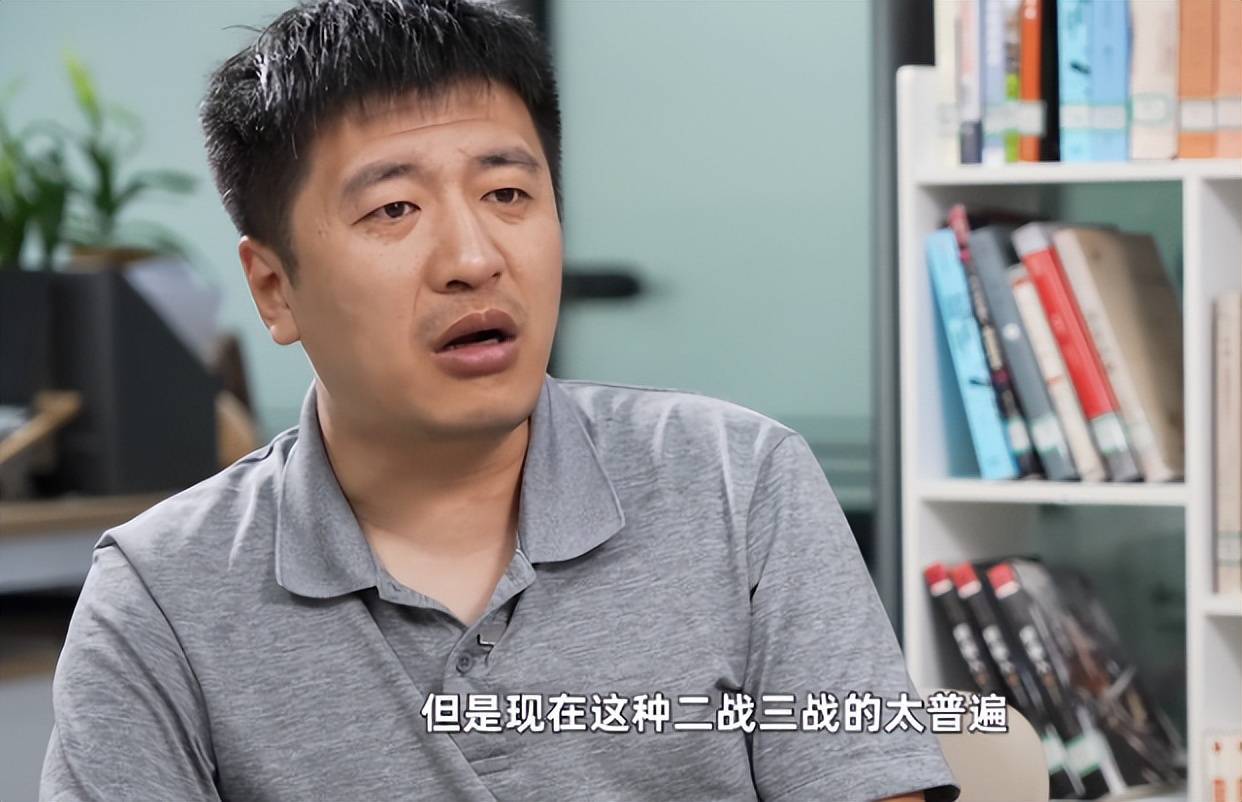 考研缩招趋势已显,报考热度不减反增,难怪张雪峰说头铁的人太多_备考