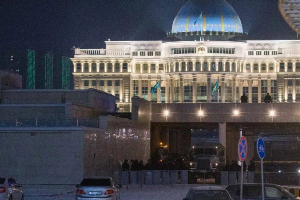 哈萨克斯坦首都为何再次改名？
