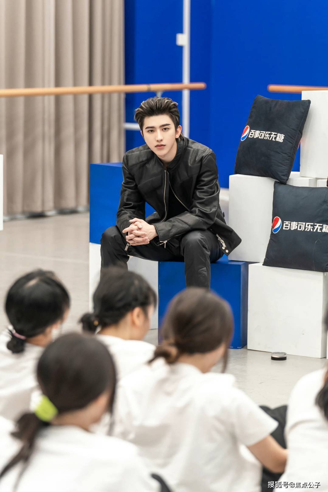 蔡徐坤新综艺又超出预期了,赞助商增加2个,三期节目热度飞涨_宣发