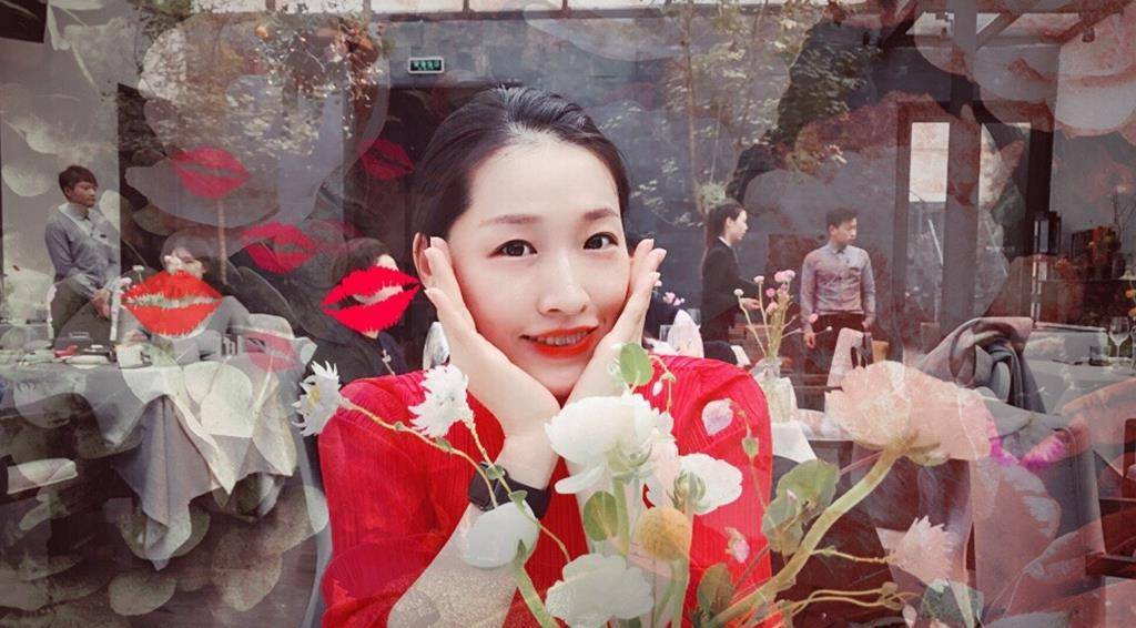 随后又和"中国核能之父"卢鹤绂的孙子卢晓公开过恋情,不过最终罗雪娟