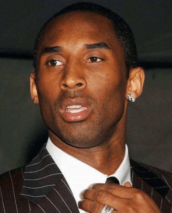 nba球星戴耳钉分4个等级:詹姆斯a级,科比霸气s级,那sss级呢?