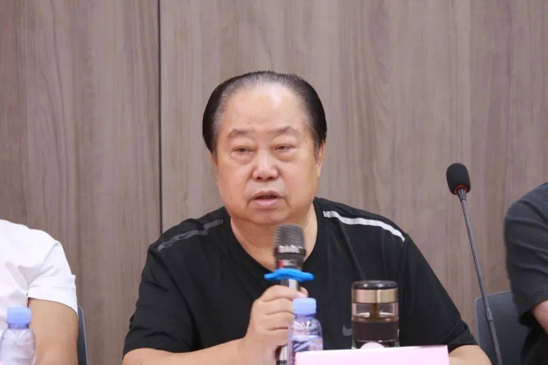 在座谈会上,武汉恩施商会老领导郭大孝指出,抱着以"互通互联,合作共赢